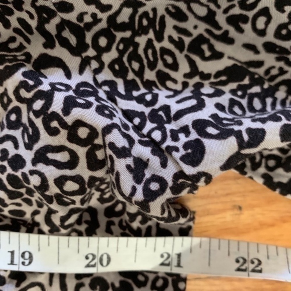 Torrid size 2 animal print shrug - Picture 4 of 8